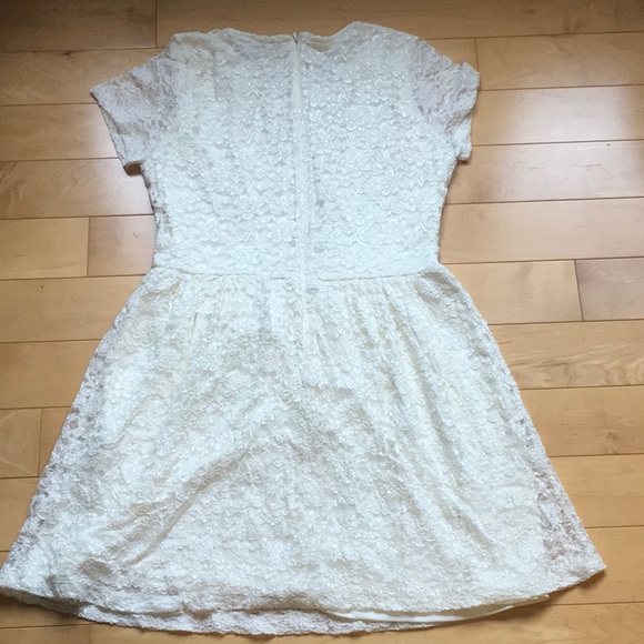 Cream lace dress.  Worn once. - Picture 2 of 3